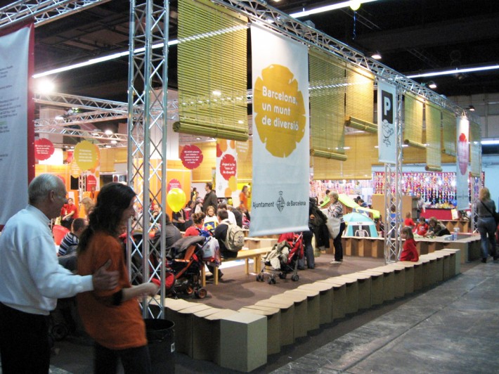 Estand, stand, saló infància 2007, Barcelona, inspiració mediterrània, inspiración mediterránea, mediterranean style, reciclatge materials, reciclaje de materiales, recycling of materials, reusing materials