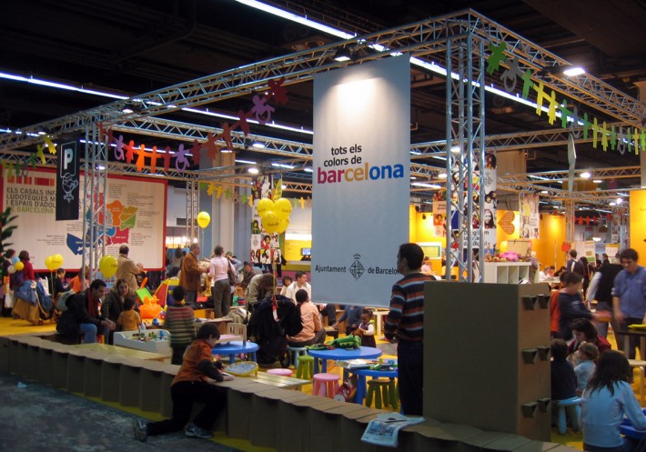 Estand, stand, saló infància 2006, Barcelona, reciclatge materials, reciclaje de materiales, recycling of materials, reusing materials