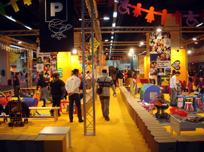 Estand, stand, saló infància 2006, Barcelona, reciclatge materials, reciclaje de materiales, recycling of materials, reusing materials